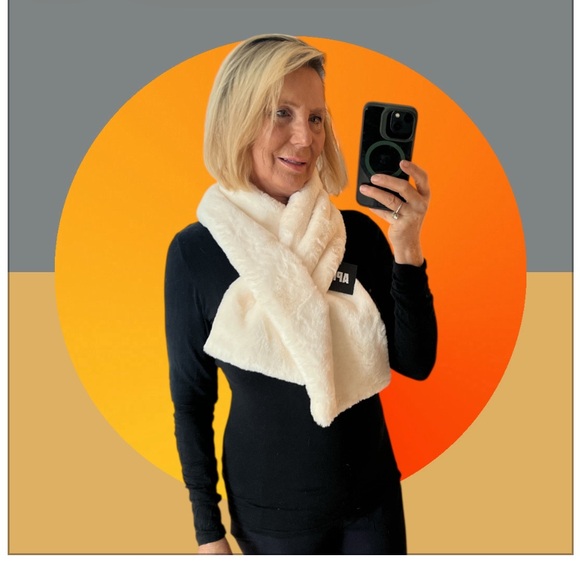 Apparis Luxe Cream Faux Fur Scarf